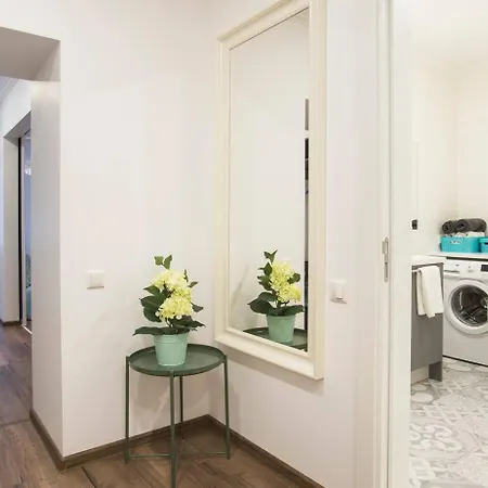 Stylish Old Апартаменти